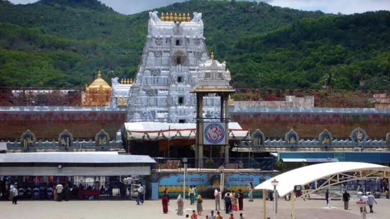 AI in Tirupati temple: तिरुमला मंदिर बनेगा देश का पहला AI-संचालित मंदिर, स्मार्ट सिस्टम करेगा चेहरे पहचानने से लेकर भीड़ तक कंट्रोल