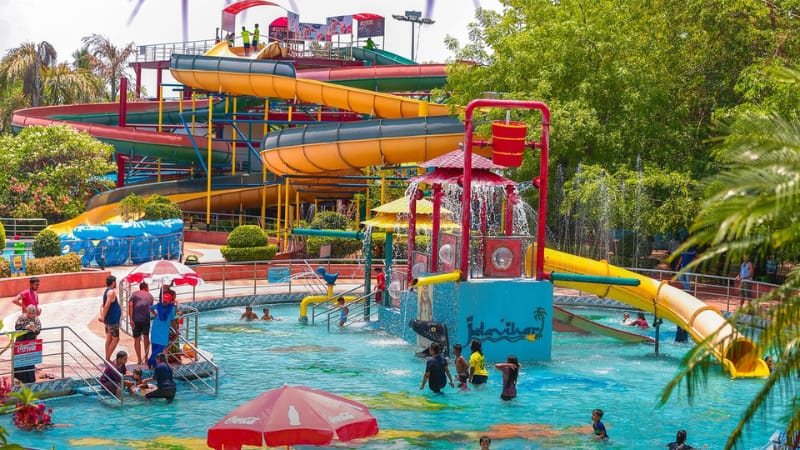 Waterparks: दुनिया के वो वाटर पार्क जो हैं काफी खूबसूरत, दोस्तों के साथ इंजॉय करने के लिए है परफेक्ट स्पॉट