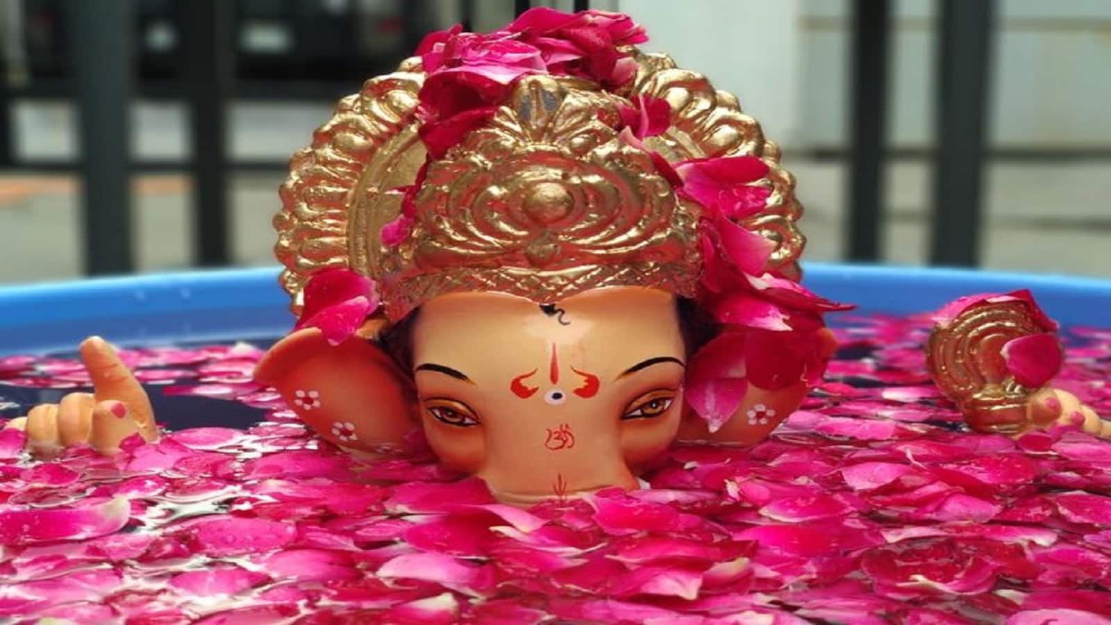Ganesh Visarjan 2025: घर पर कर रहे हैं विजर्सन करते समय इन नियमों का ध्यान रखें, जानें उत्तरण पूजा की विधि