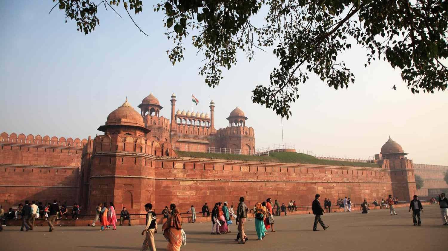 Red Fort: लाल किले की सुरक्षा में बड़ी सेंध, सोने और हीरे समेत कीमती पत्थरों से जड़े करोड़ों की कलश की हुई चोरी