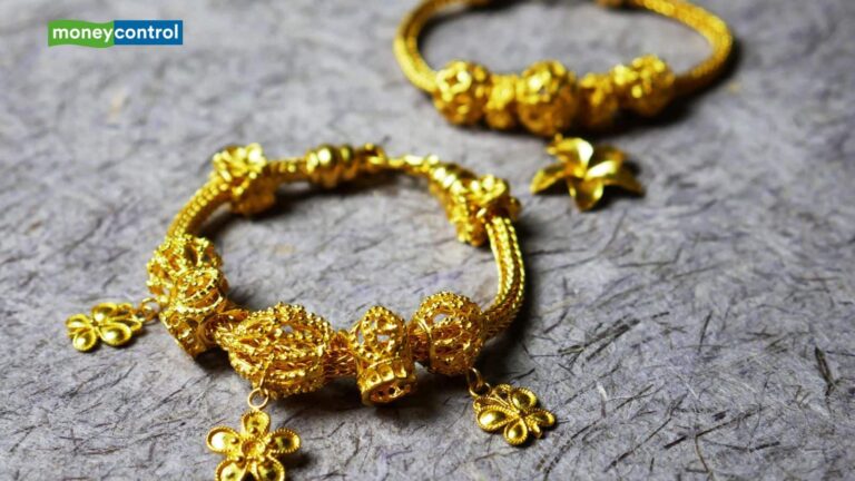 Gold Price Today: नवरात्रि के चौथे दिन सस्ता हुआ सोना, जानिये 25 सितंबर का गोल्ड रेट
