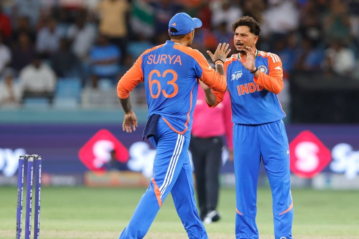 7 बॉल में झटके 4 विकेट ...कुलदीप यादव की आग में जलकर राख हुई UAE की बल्लेबाजी