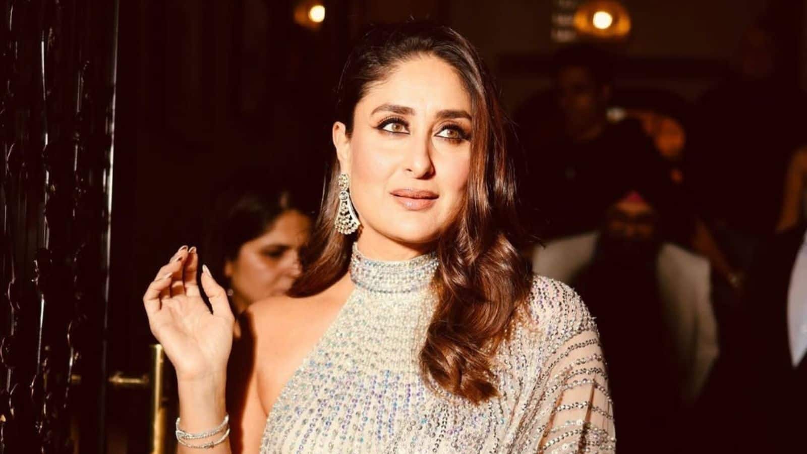 Kareena Kapoor: इंग्लैड में सिल्वर साड़ी में करीना कपूर ने ढाया कहर, देसी लुक में दिखाया अपना स्वैग