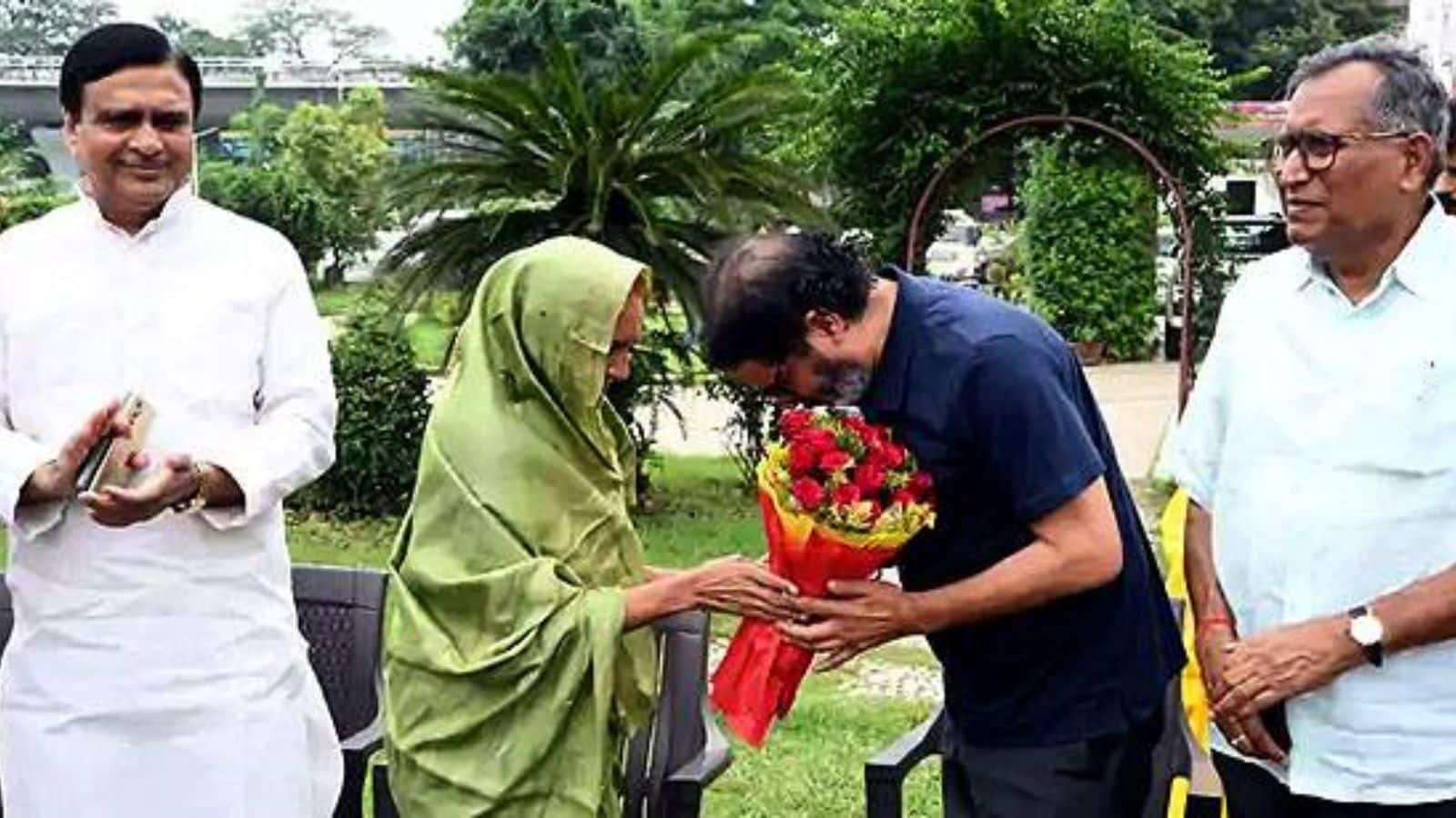 Bihar Election 2025: JDU से तीन बार विधायक रह चुकी मीना द्विवेदी जन सुराज में हुईं शामिल, प्रशांत किशोर को मिली बड़ी ताकत!