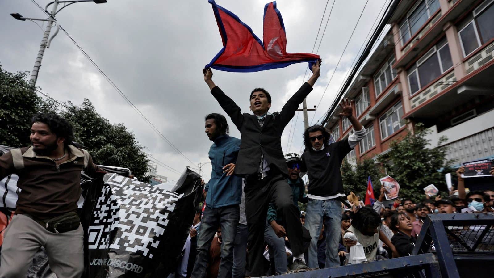 Nepal Gen-Z Protest: नेपाल में फंसे हैं तो यहां करें कॉल...भारत सरकार ने जारी की एडवाइजरी, दी ये सलाह