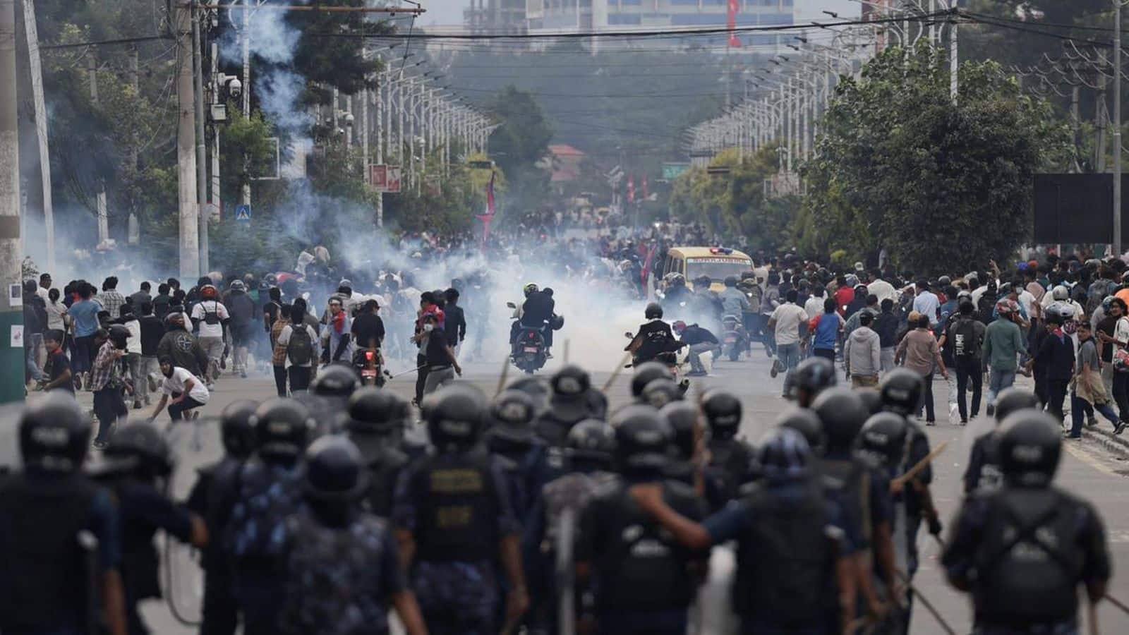 Nepal Gen-Z Protest: नेपाल के पीएम केपी ओली का सोशल मीडिया से बैन हटाने से इनकार! प्रदर्शन के बीच आई बड़ी खबर