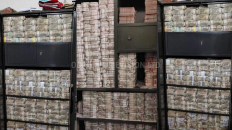 नोट गिनने की 36 मशीनें, 352 करोड़ रुपए और 10 दिन: भारत की सबसे बड़ी इनकम टैक्स रेड की कहानी