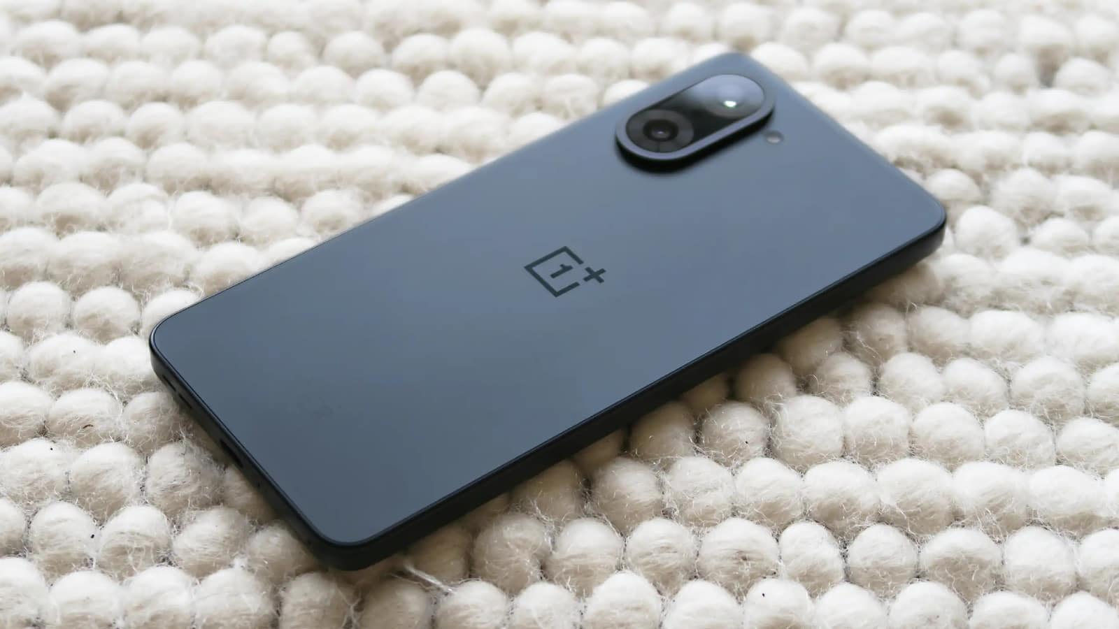OnePlus के इस स्मार्टफोन पर मिल रहा 4000 रुपये का जबरदस्त डिस्काउंट, 7100mAh की बैटरी के साथ मिलेंगे कई बेहतरीन फीचर्स, जानें कीमत