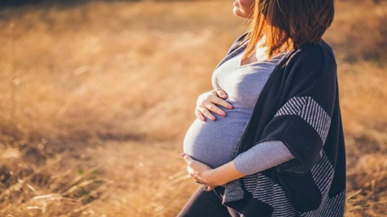 Chandra Grahan 2025:गर्भवती महिलाएं बरतें सावधानी, ये 5 काम करने पर हो सकता है नुकसान