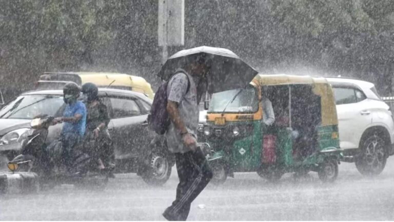 Heavy Rain Alert: यूपी में आज और कल जमकर बरसेंगे बादल, IMD ने जारी किया 15 जिलों में भारी बारिश का अलर्ट