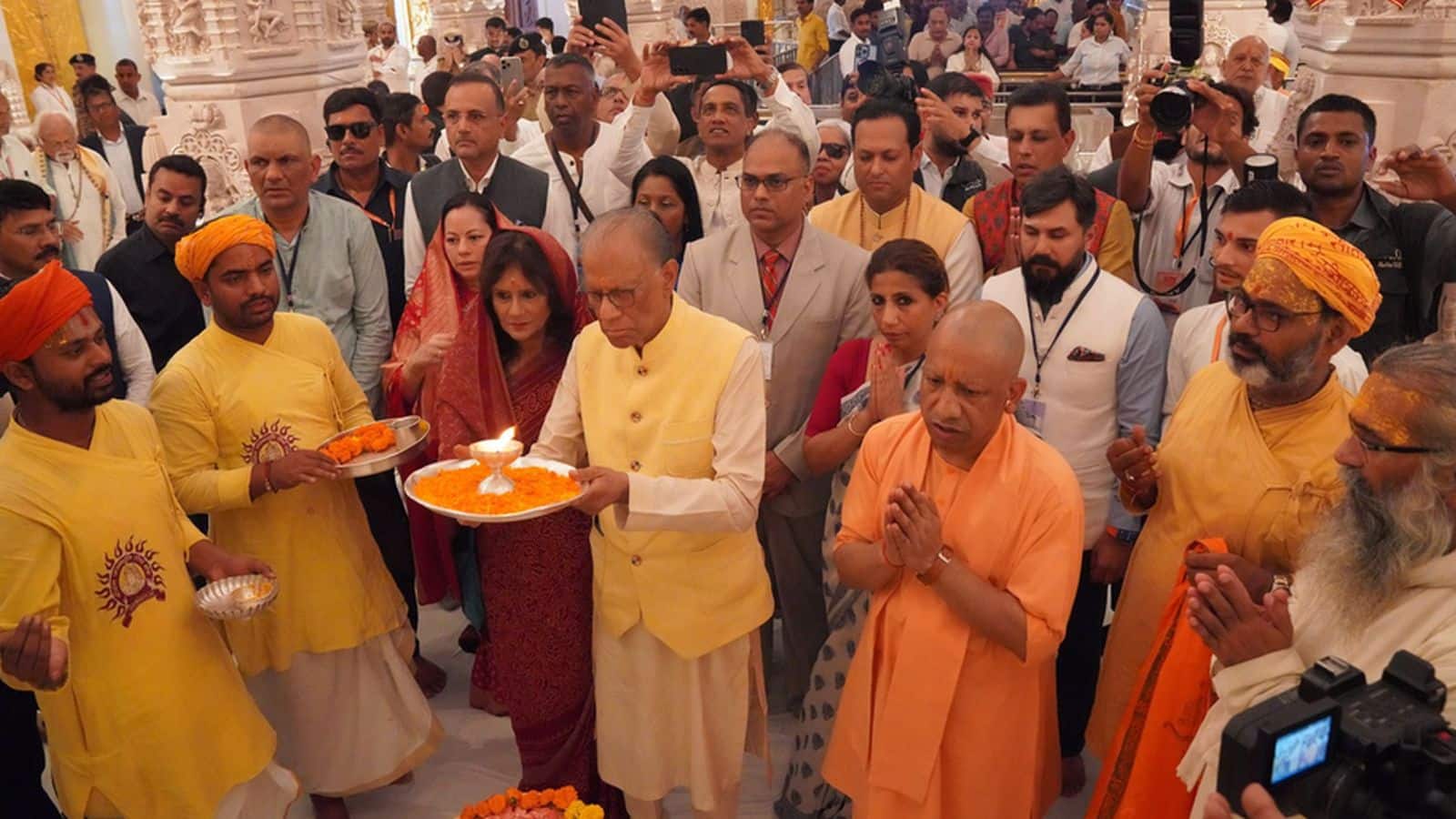 Mauritius PM: अयोध्या पहुंचे मॉरीशस के प्रधानमंत्री रामगुलाम! राम मंदिर में की पूजा-अर्चना, सीएम योगी भी रहे मौजूद