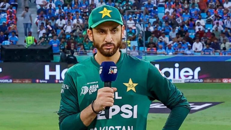 Ind vs Pak Final: फाइनल में टॉस के वक्त हुआ बवाल! रवि शास्त्री की जगह सलमान आगा ने वकार यूनुस से की बात