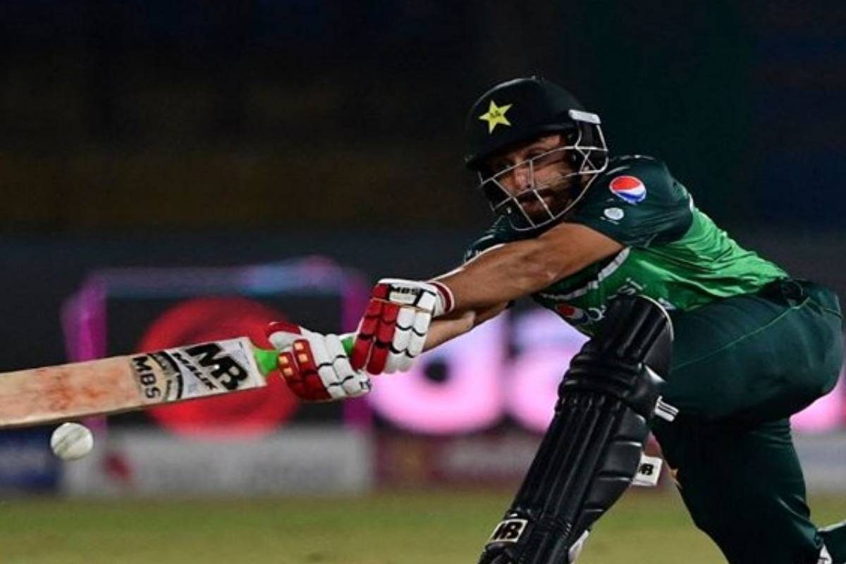 भारत के खिलाफ मैच से पहले बुरा फंसा PAK, स्‍टार बैटर गर्दन की ऐंठन से परेशान
