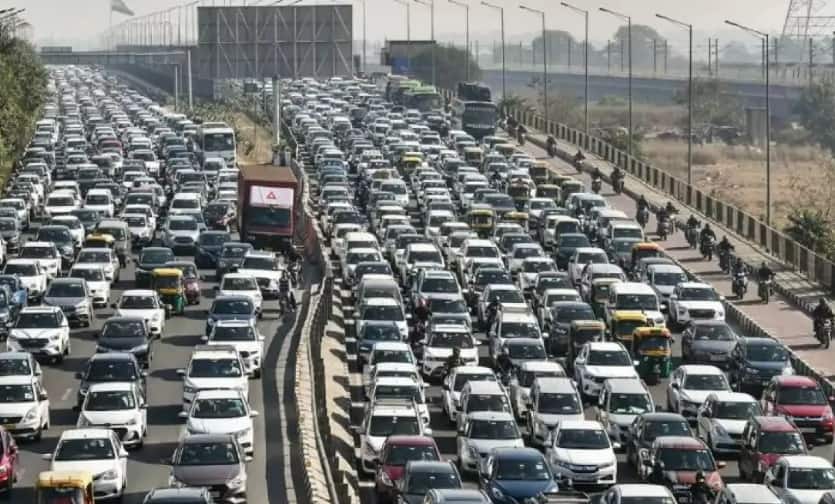 Traffic Rules And Regulations: बेंगलुरु में अकेले कार चलाने वालों पर लगेगा कंजेशन टैक्स, ट्रैफिक समस्या में सुधार के लिए बड़ा कदम