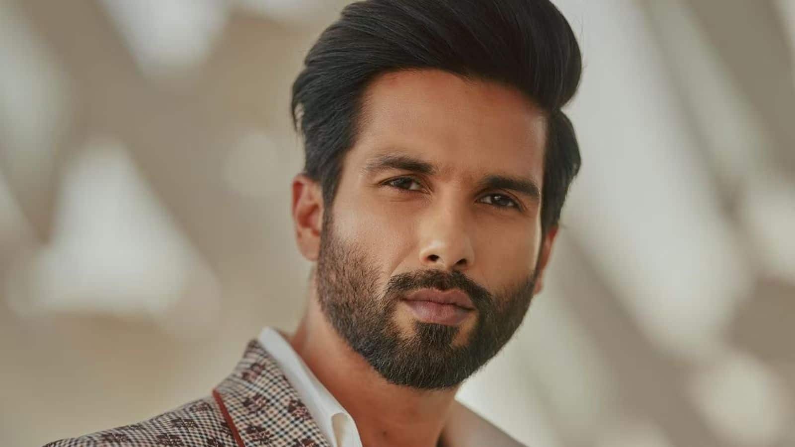 Shahid Kapoor: शाहिद कपूर ने इस लग्जरी ब्रांड में किया इनवेस्ट, यहां एक टीशर्ट की कीमत है 7499