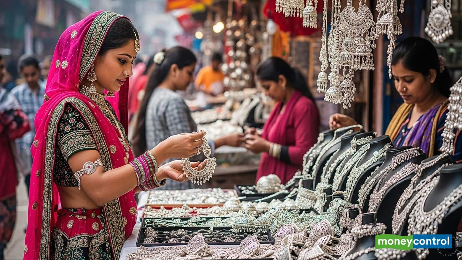 Silver Price Today: नए शिखर पर चांदी! किस वजह से बढ़ रहा भाव, आगे कैसी रहेगी चाल? जानिए एक्सपर्ट से
