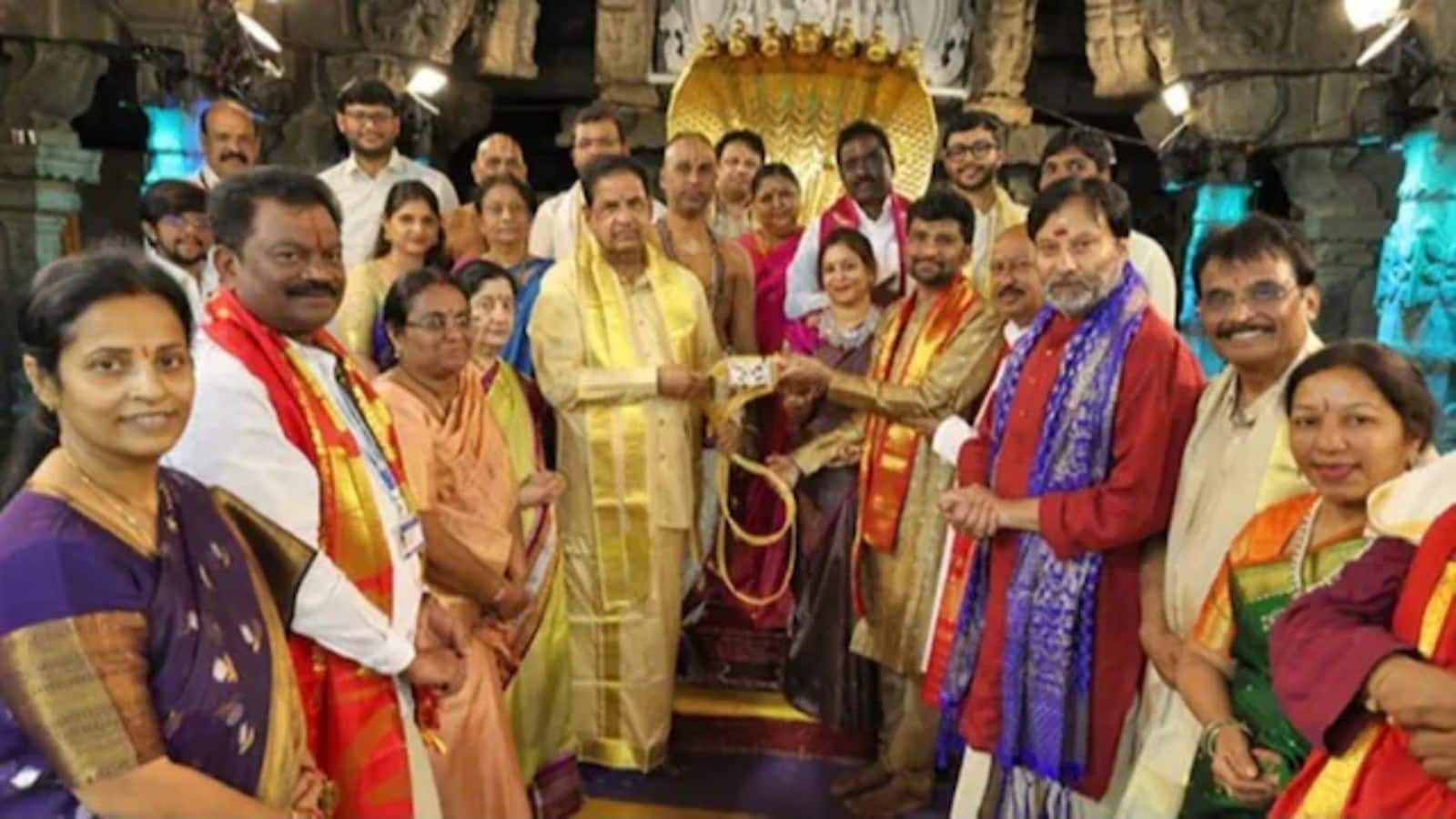 Tirumala Devasthanam: तिरुपति बालाजी मंदिर में विशाखापत्तनम के एक दंपति ने किया ₹3.86 करोड़ के 'सोने के धागे' का दान