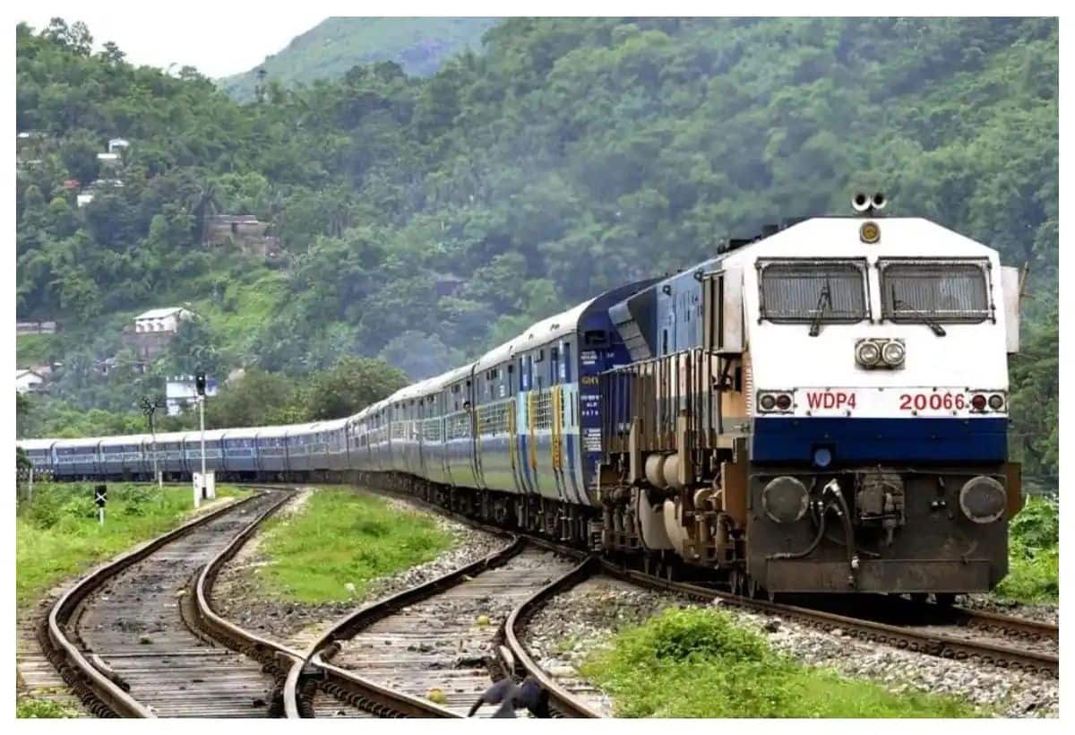 यात्रीगण कृपया ध्यान दें! दिवाली और छठ के लिए रेलवे ने शुरू की स्पेशल ट्रेनें, देखें पूरी लिस्ट
