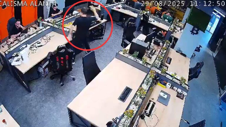 CEO ने बहस के दौरान कर्मचारी पर फूलदान फेंका! वीडियो हुआ वायरल, सोशल मीडिया पर मचा हंगामा