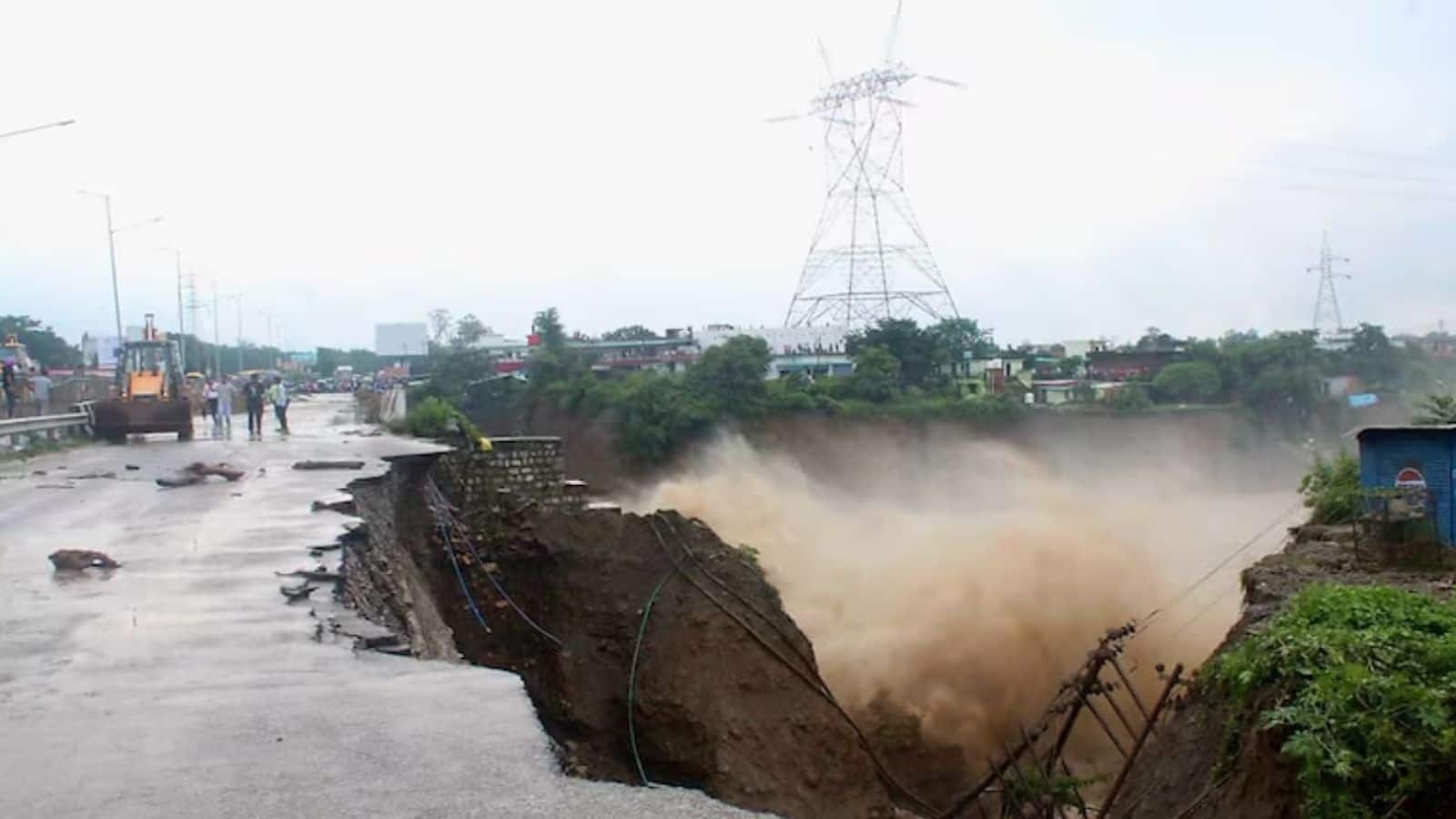 Cloudburst in Dehradun: उत्तराखंड के देहरादून में बरपा कुदरत का कहर, बादल फटने से भयंकर तबाही, टपकेश्वर महादेव मंदिर डूबा