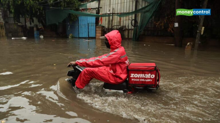 Delhi NCR में भारी बारिश, Swiggy और Zomato की फूड डिलीवरी पर भी असर; गुरुग्राम सबसे ज्यादा प्रभावित