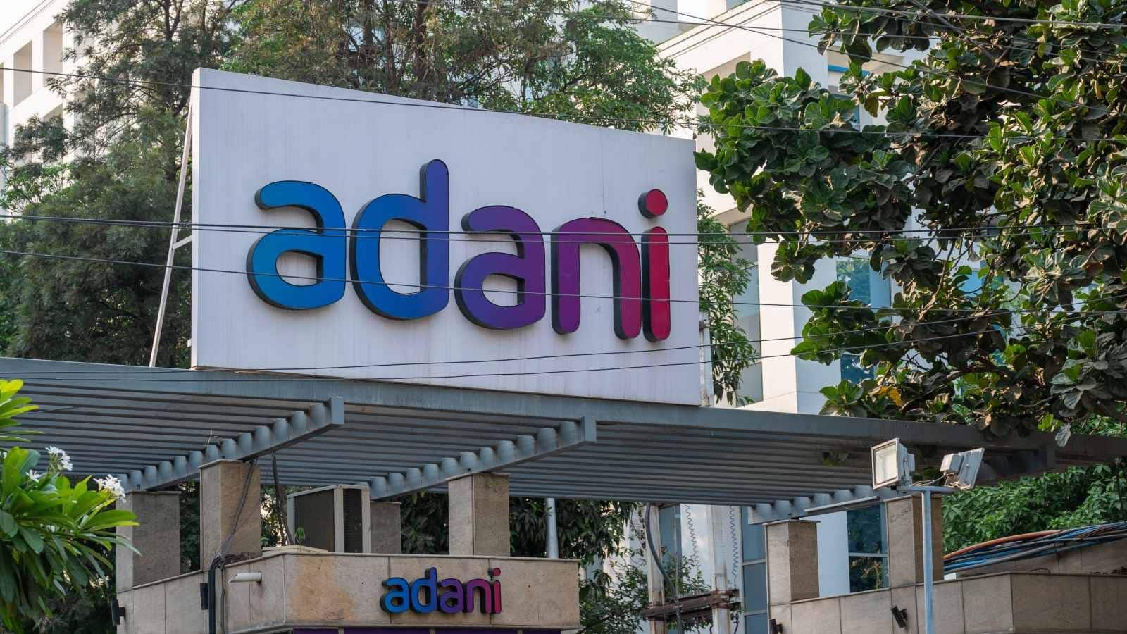स्टॉक स्प्लिट के बाद 20% उछला Adani का यह शेयर, लगा अपर सर्किट, 5 हिस्सों में बंट गया भाव