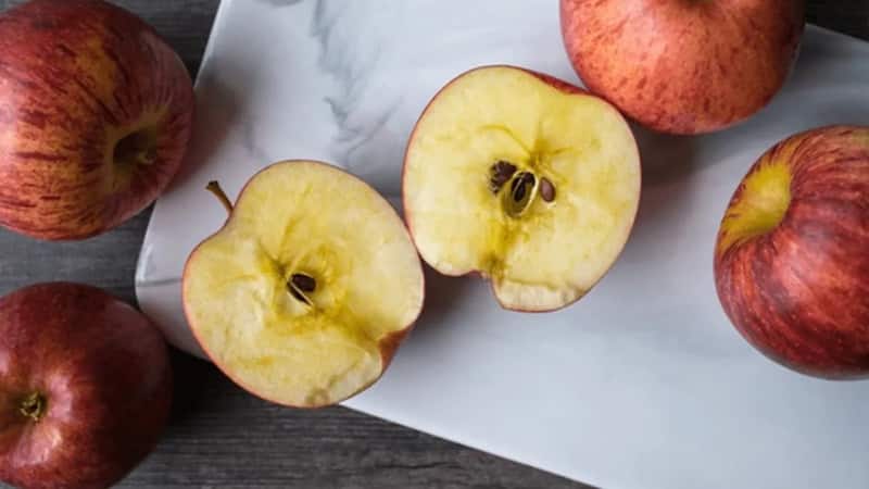 Kitchen Tips: कटे सेब के टुकड़े काले क्यों पड़ जाते हैं? जानिए इसका कारण और बचाव के आसान तरीके