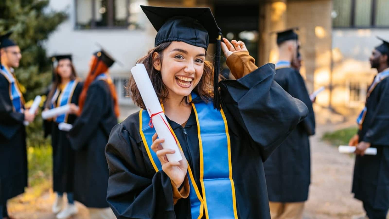 Azim Premji Scholarship 2025: छात्रवृत्ति के लिए आवेदन की आखिरी तारीख 30 सितंबर, हर साल मिलेगी इतनी राशि