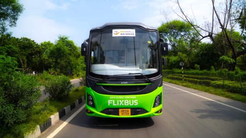 Luxury Travel: अब एयरपोर्ट जाने की टेंशन खत्म! दिल्ली एयरपोर्ट से नोएडा-ग्रेटर नोएडा तक शुरू हुई लग्जरी बस सेवा, जानिए पूरी डिटेल