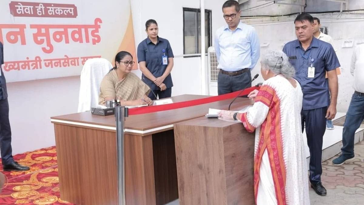CM Rekha Gupta: हमले के बाद पहली बार लगा CM रेखा का जनता दरबार, कड़ी सुरक्षा के बीच अब यहां हुई जनसुनवाई