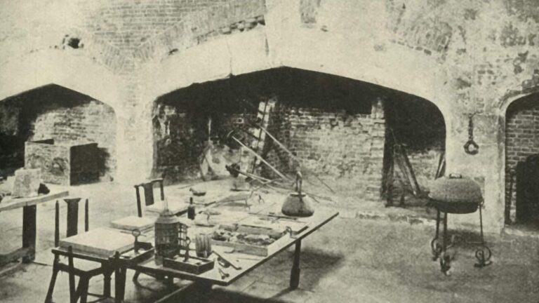 जंग नहीं इस वजह से हर महीने महल बदलते थे ये राजा, अजीब है इसके पीछे की कहानी