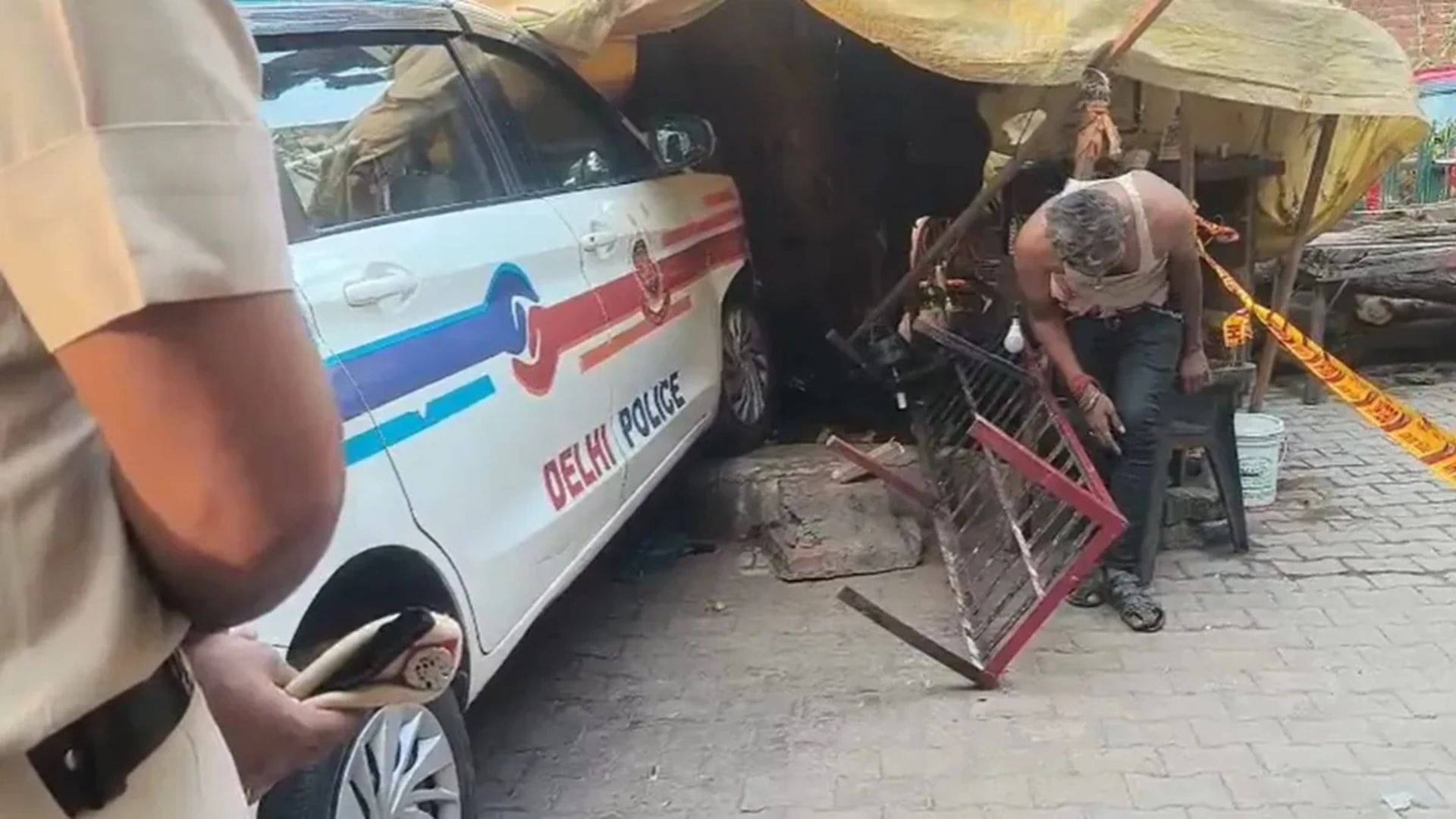 नशे में पुलिसकर्मी, PCR में शराब की बोतलें और एक महिला...दिल्‍ली पुलिस की 'खूनी वैन' ने चाय वाले को रौंद डाला, पिस्‍टल तान कर दी धमकी?