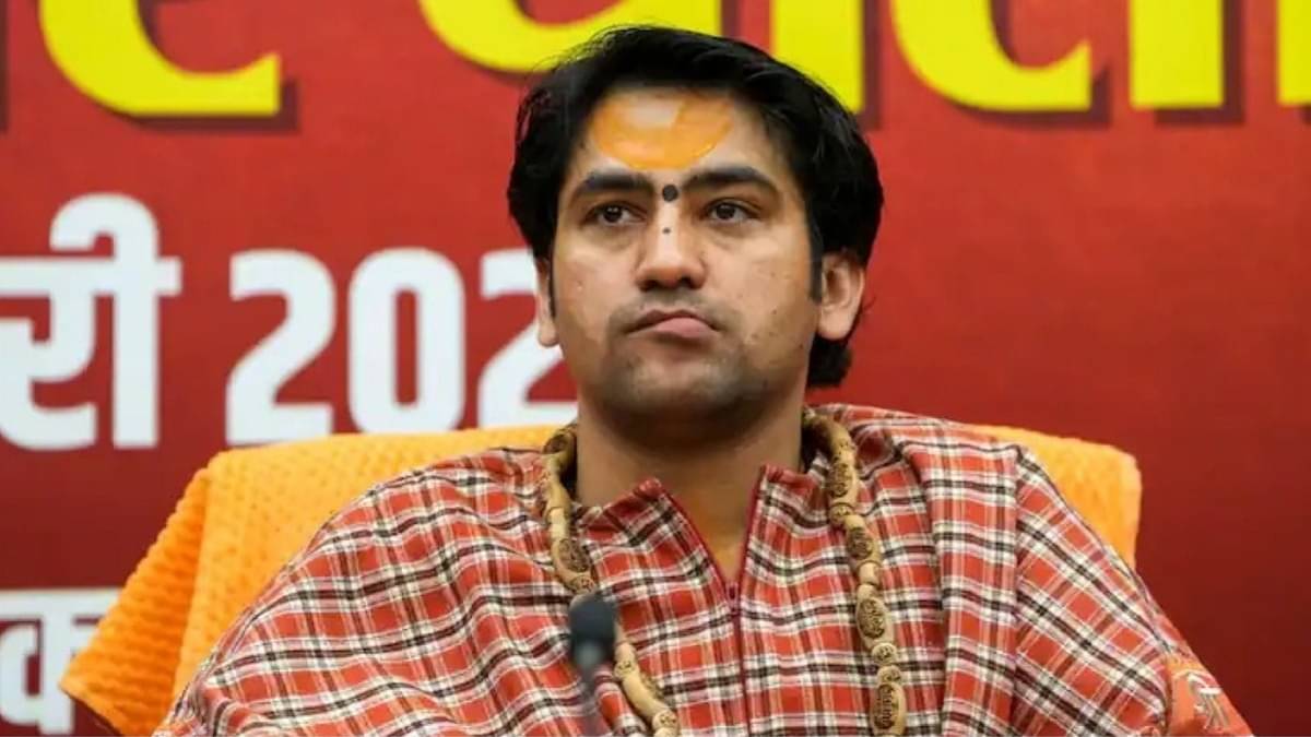 'RSS ने भारत में धर्मांतरण को रोकने के लिए...', धीरेंद्र शास्त्री का संघ को लेकर बड़ा बयान, विजयादशमी पर लोगों से की ये कदम उठाने की अपील