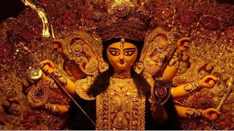Durga Puja 2025: षष्ठी से होती है शुरू होती है दुर्गा पूजा, पंचमी को बिल्व निमंत्रण से मां को करते हैं आमंत्रित