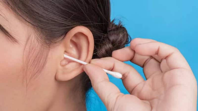 Ear Cleaning Tips: ऐसे कर सकते हैं कान की गंदगी साफ, जानें आसान और सुरक्षित घरेलू उपाय