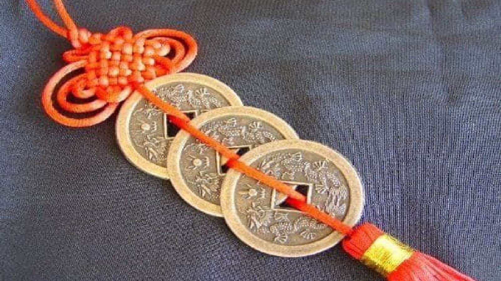Feng Shui के सिक्के इन 6 जगहों पर रखने से आती है बरक्कत, बढ़ती है समृद्धि