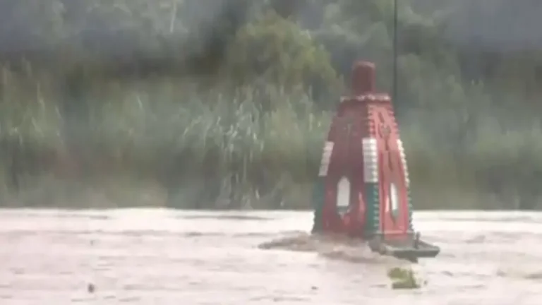 Flood Alert In Delhi-NCR: यमुना खतरे के निशान से काफी ऊपर, 207 मीटर पार, यमुना बाजार समेत कई इलाके डूबे; नोएडा में भी घुसा पानी