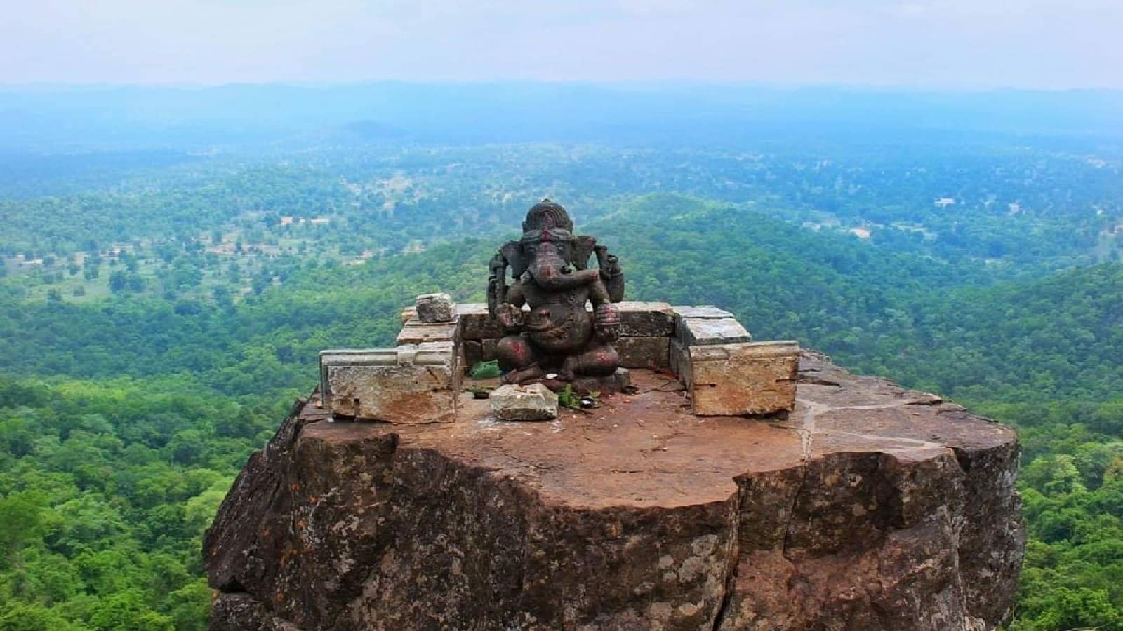 Dholkal Ganesh Temple: इस मंदिर में बप्पा के दर्शन के लिए करनी पड़ती है 3-4 घंटे की ट्रेकिंग, 1000 साल से भी पुराना है इसका इतिहास