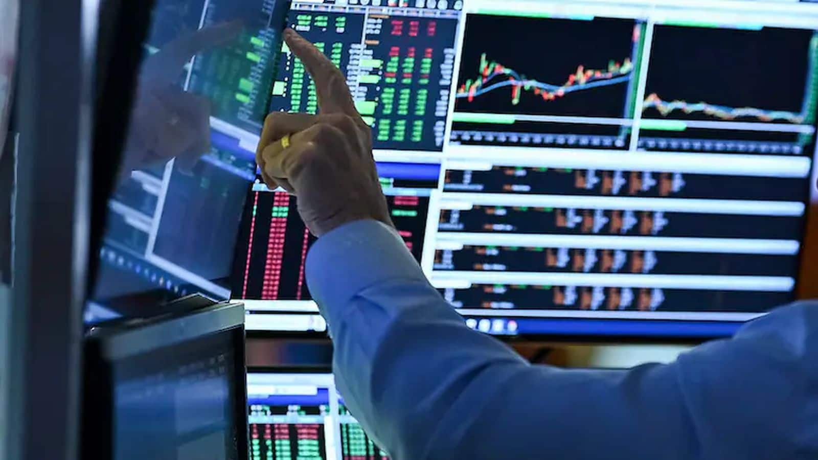 Global Market: गिफ्ट निफ्टी में दबाव, एशिया में मिलाजुला कारोबार, रूस पर बड़े प्रतिबंध लगाने को तैयार ट्रंप