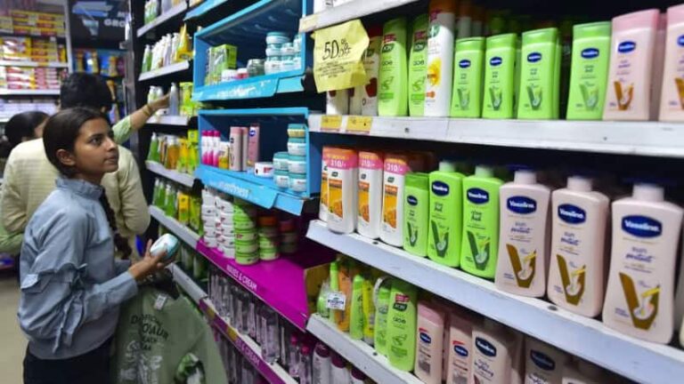 GST सुधार के बाद भी ग्राहकों को राहत नहीं, कंपनियों की नई Strategy ने मार्केट में बढ़ाई टेंशन