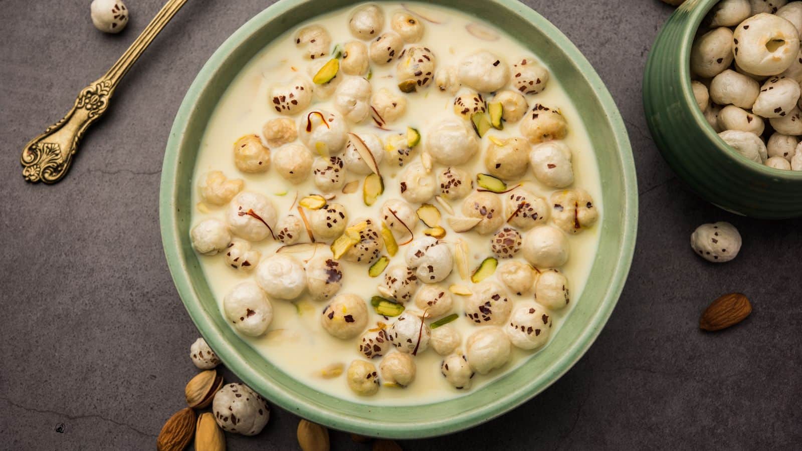 दूध में मखाना पीने से होंगे ये 8 फायदे, रात को पीते ही फर्क महसूस होगा!