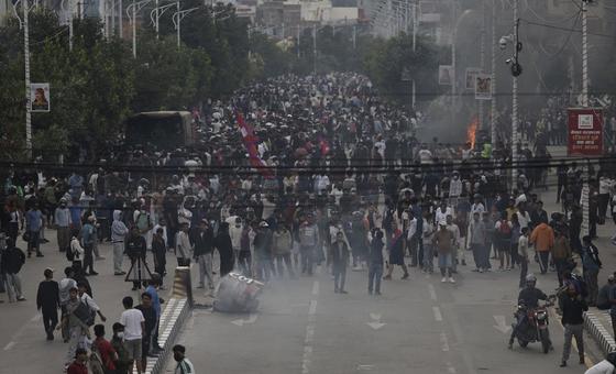 नेपाल: व्यापक विरोध प्रदर्शनों में 15 लोगों की मौत, संयम की अपील