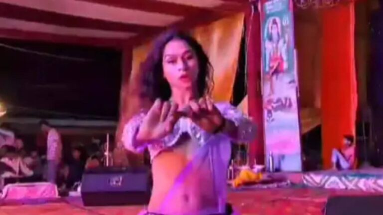 पीछे शिव जी का पोस्‍टर आगे अश्‍लील डांस...कानपुर में रामलीला के मंच पर टूटी मर्यादा, बार बालाओं ने लगाए ठुमके, VIDEO वायरल