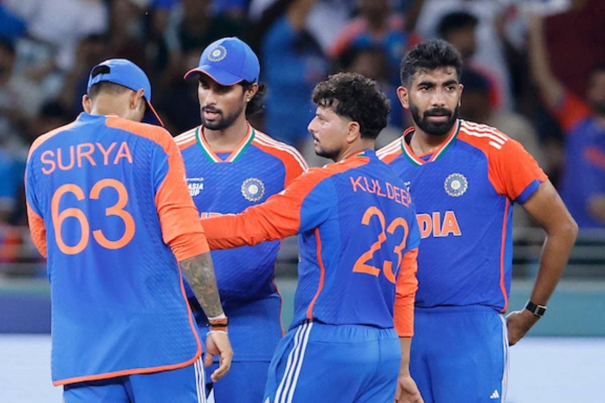 कुलदीप ने छोड़ा कैच, फिर 2 गेंद में डबल वार, बैकफुट पर पाकिस्‍तान