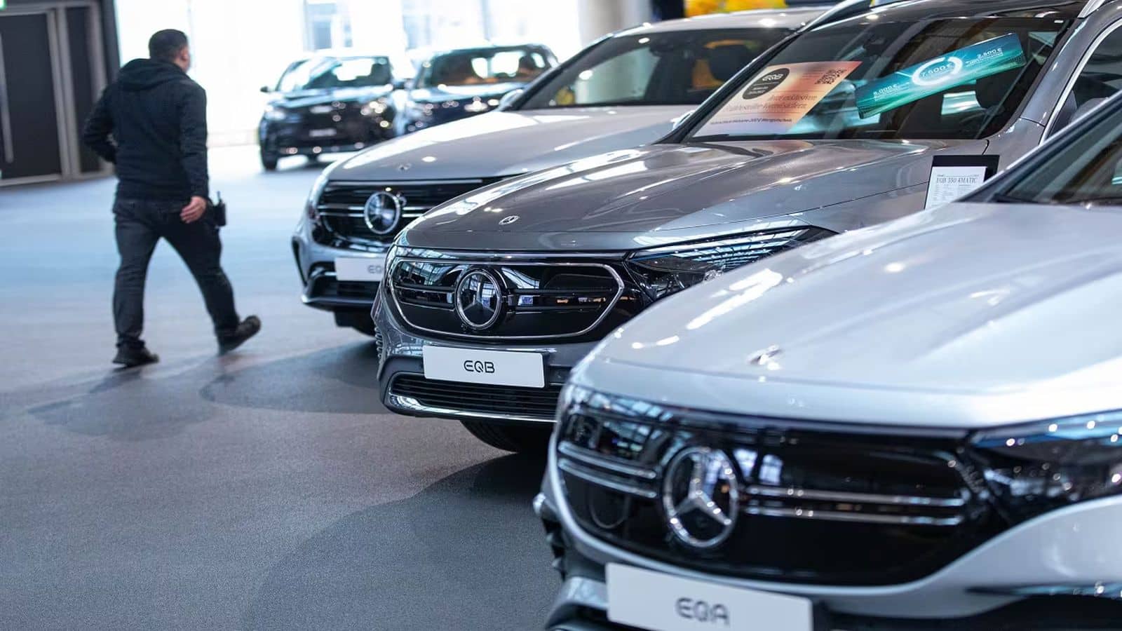 GST रिफॉर्म का तोहफा! मर्सिडीज और BMW की कारें हुईं 11 लाख तक सस्ती, यहां ये पूरी लिस्ट