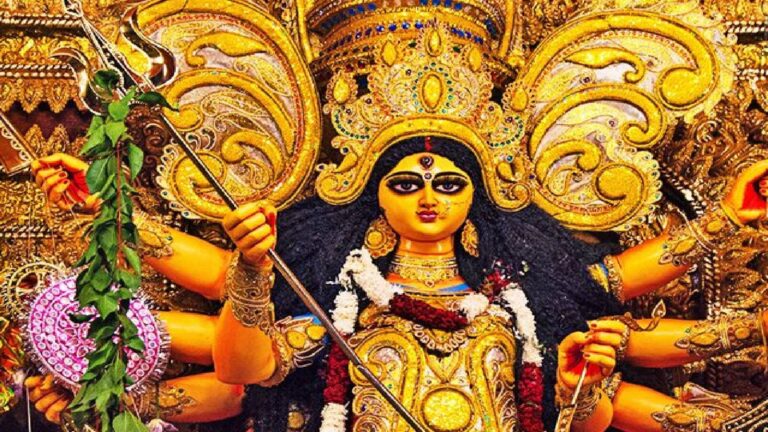Durga Pooja 2025: नवपत्रिका पूजा में मां दुर्गा को अर्पित की जाती हैं ये खास चीजें, जानिए इनका महत्व और पूजा की सही तारीख