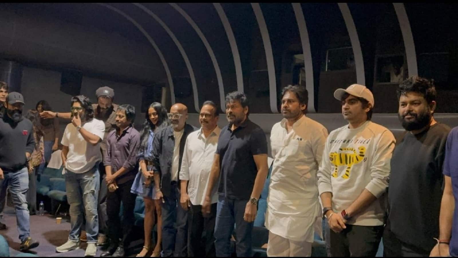 Pawan Kalyan की OG के स्पेशल शो को देखने पहुंचे चिरंजीवी और राम चरन, वायरल हुईं तस्वीरें