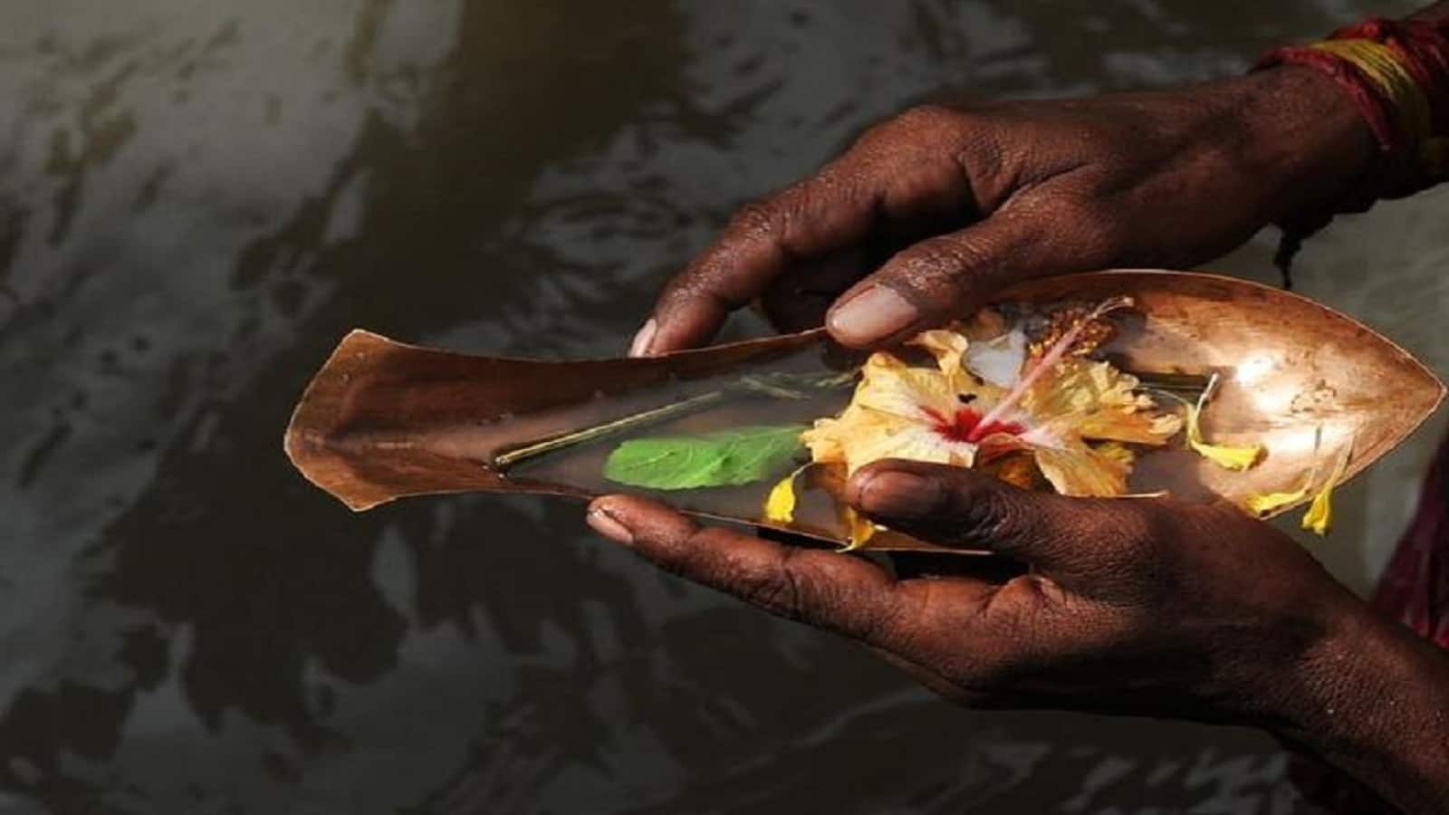 Pitra Paksha 2025: ऑनलाइन करना चाहते हैं पिंडदान, जानें ये माना जाएगा या नहीं?