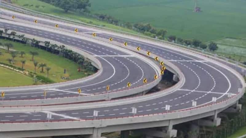 जेवर एयरपोर्ट के बनने से पहले ही मिला झटका, यमुना एक्सप्रेसवे के पास प्लॉट और फ्लैट्स की दोगुनी हुई कीमतें