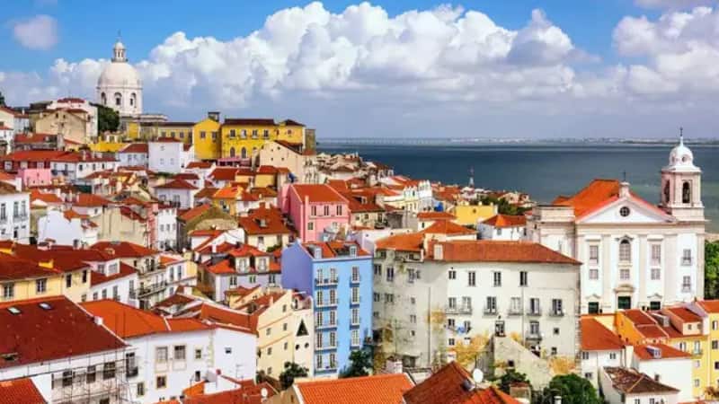 Portugal Permanent Residency: सिर्फ 7,000 रुपये में पुर्तगाल में मिलेगा पर्मानेंट रेसिडेंसी का मौका, भारतीयों के लिए यूरोप का आसान रास्ता
